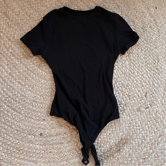 NWOT SKIMS Jersey T-Shirt Bodysuit - Picture 2 of 3